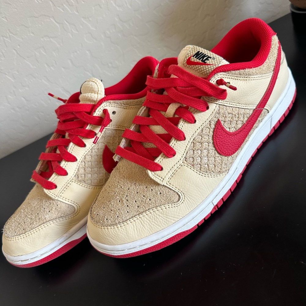 Nike Dunk Low Retro SE - Strawberry Waffle